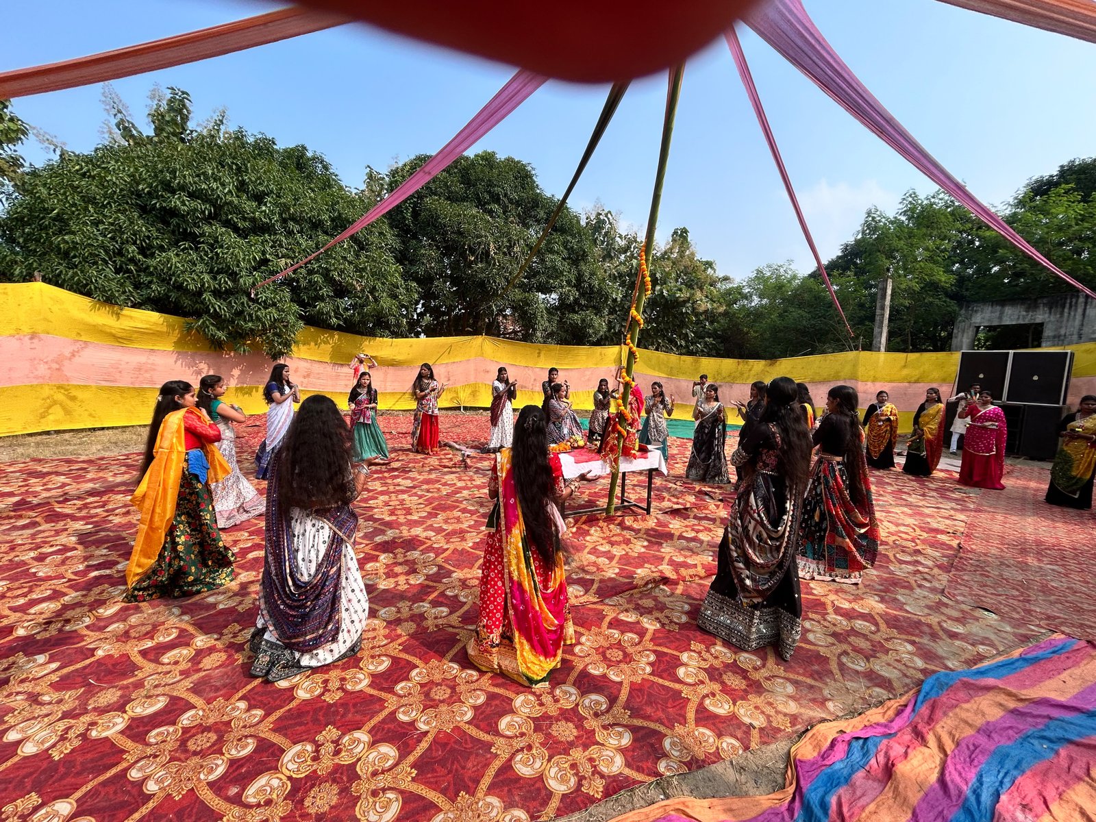 🌺✨ अंबेडकर कॉलेज ऑफ़ एजुकेशन में नवरात्रि की धूम! 💃🎉 रंग-बिरंगे परिधानों, डांडिया की थाप और भक्ति के उत्साह से कॉलेज परिसर भक्तिमय हो उठा। विद्यार्थियों ने पारंपरिक नृत्य और सांस्कृतिक प्रस्तुतियों के साथ नवरात्रि का पर्व हर्षोल्लास से मनाया। 🙏🌸 - 4