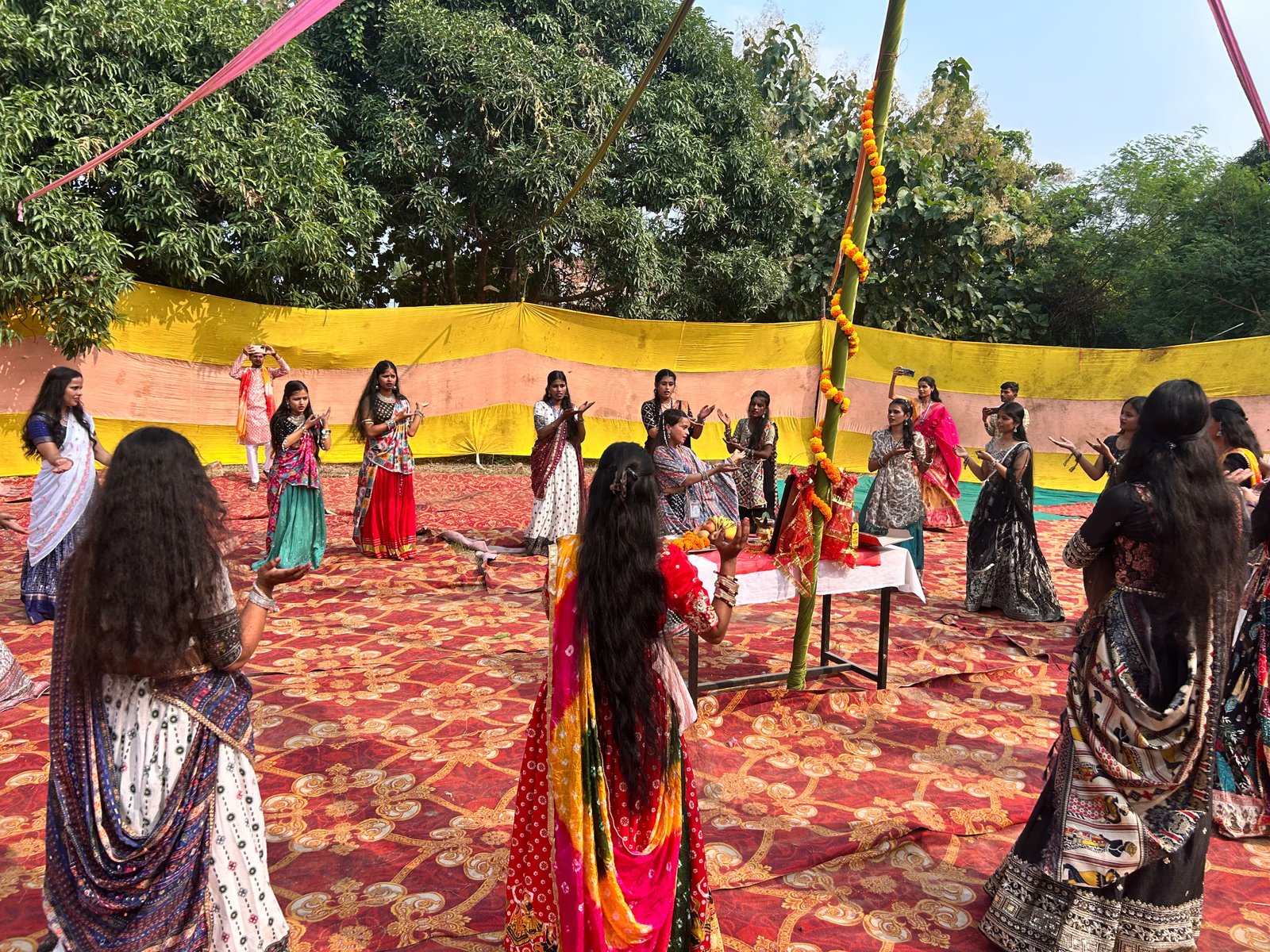 🌺✨ अंबेडकर कॉलेज ऑफ़ एजुकेशन में नवरात्रि की धूम! 💃🎉 रंग-बिरंगे परिधानों, डांडिया की थाप और भक्ति के उत्साह से कॉलेज परिसर भक्तिमय हो उठा। विद्यार्थियों ने पारंपरिक नृत्य और सांस्कृतिक प्रस्तुतियों के साथ नवरात्रि का पर्व हर्षोल्लास से मनाया। 🙏🌸 - 3